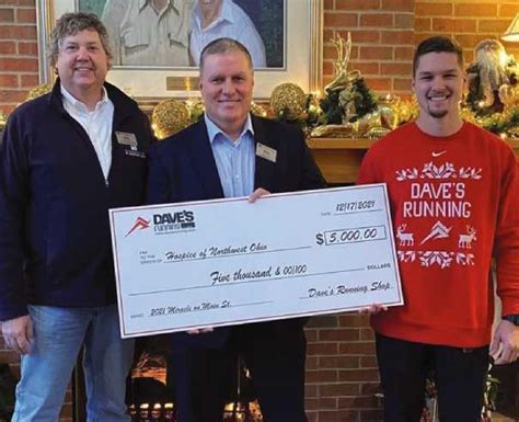 Run Toledo donates $5,000 to Hospice of Northwest Ohio | Rossford ...