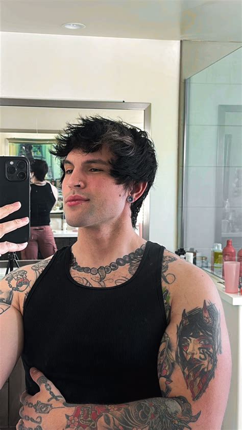 TW Pornstars - 2 pic. Trevor_wagner. Twitter. Beard vs no beard ?. 8:02 ...