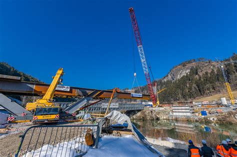 Gadertaler Einfahrt: Längste Brückenteile werden montiert - UnserTirol24