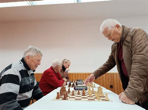 Checkmate puzzles - day 33 - Chess.com