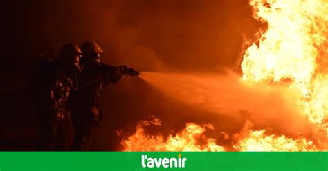 Une voiture s'est enflammée à Faimes - L'Avenir