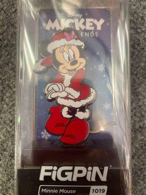 Minnie Mouse Mrs. Claus FIGPIN - Disney Pin – All Things Disneyana