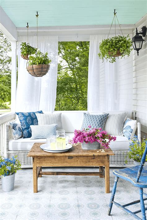 Colorful Front Porch Decorating Ideas For Summer - EasyHomeTips.org