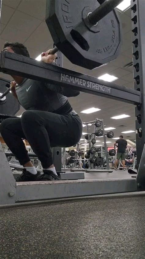 BW: 178lbs (81kg). Squat: 10x10 with 225lbs (~102kg) : r/strength_training