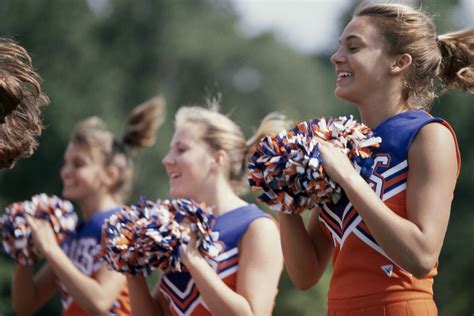 Cheerleader Cheers For Football | My Spanish Cafe