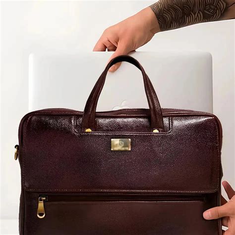 Fingerlock Leather Bag – Stylish, Secure & Durable – Arista Vault