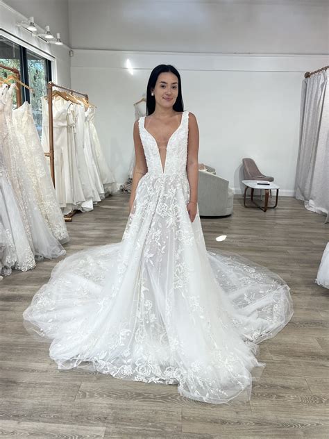 Off The Rack Wedding Dresses