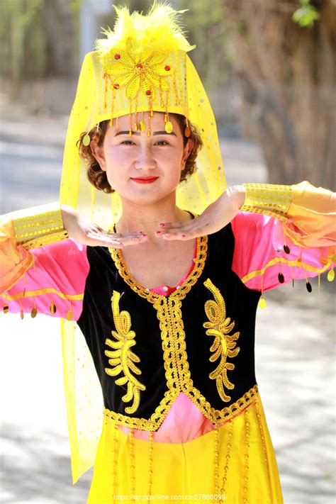 新疆维吾尔族少数民族服装_民族服装_中国古风图片大全_古风家