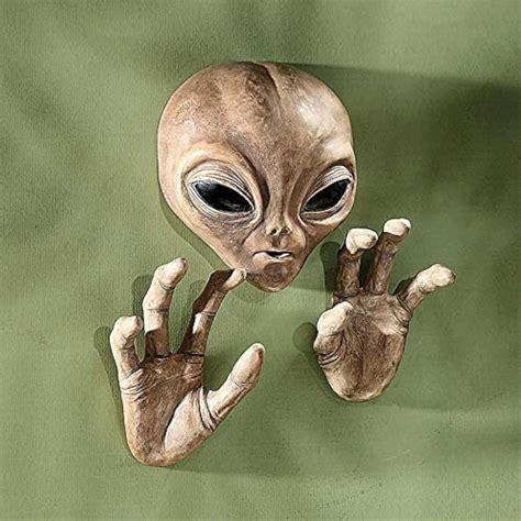 DesignToscano Buy Design Toscano Roswell The Alien Plaque at Ubuy India