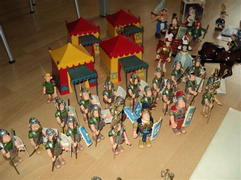 Astérix - Collection Toycloud - Environ 50 figurines, char, tentes ...