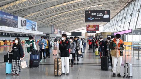 放假回家！西安咸阳机场首架学生回家包机启航_经济民生_湖南红网新闻频道