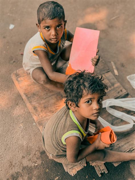 Kids Doing Crafts 的图像结果