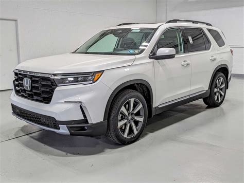 New 2025 Honda Pilot Touring in Platinum White Pearl | Greensburg | #H10651