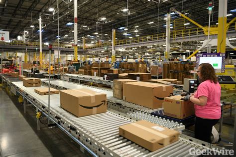 Amazon Packing Line 的图像结果