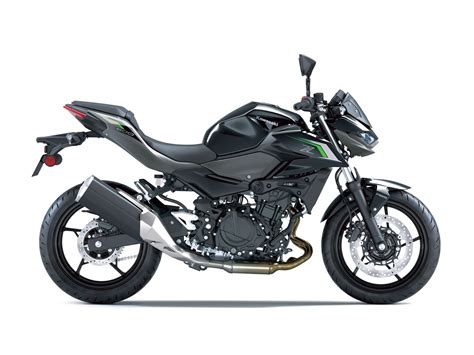Confronto tra moto Benelli Leoncino 125 2022 VS. Kawasaki Z 500 2025