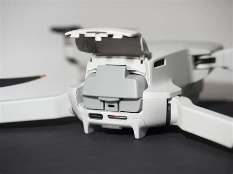 Rezultat imagine pentru Flying DJI Mini 2 Function Button