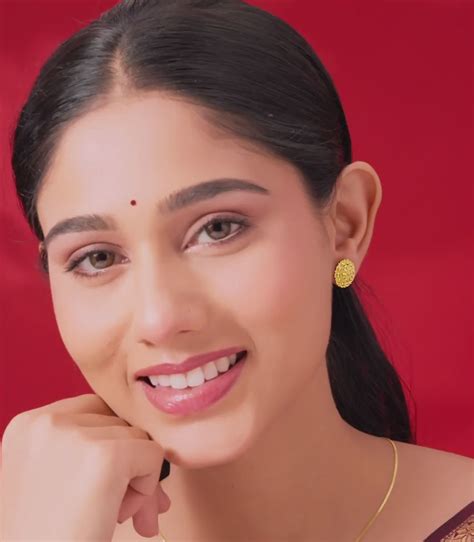 Buy Earrings for Women Radiant Gold Tops Collection – P. N. Gadgil ...