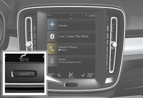 XC40 Twin Engine Activating and deactivating centre display | Volvo ...