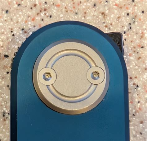 Vosteed Corgi V EDC knife review - A fidgetable knife with a built-in smiley face! - The Gadgeteer