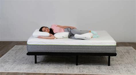 How to Fix Shoulder Pain From Sleeping on Your Side | GhostBed®