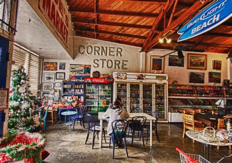 Corner Store Interior 的图像结果