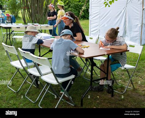 Teenagers summer camp drawing hi-res stock photography and images - Alamy