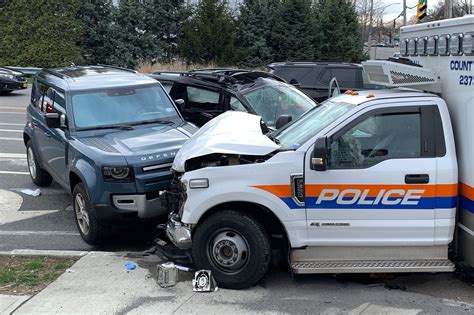 2 injured in multi-vehicle crash on Long Island