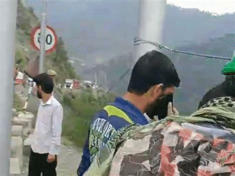 6 soldiers died as Army vehicle falls into J&K gorge | Bhaskar English