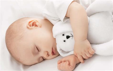 宝宝抱睡了，一放下秒醒怎么办？专家教了1招，让宝宝睡个好觉_睡眠