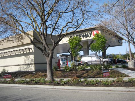 Safeway Gas Station Dallas Oregon at Alan Darlington blog