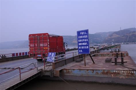 陕西342国道上的奇观，一条浮桥跨越黄河连通秦晋，过一次收费10元_腾讯新闻
