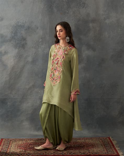 Velvet patchwork Festive pret diamond shaped kurta with draped skirt ...