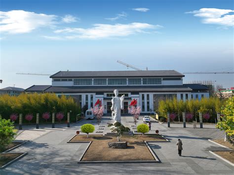 夏邑县组织民营企业家到淮海战役纪念馆参观学习