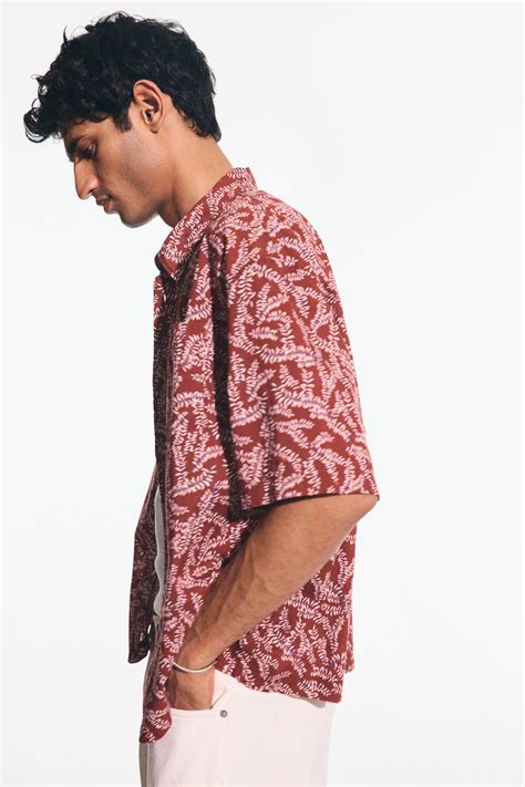 Men’s Dark red/Patterned Relaxed Fit Short-sleeved cotton shirt | H&M IN