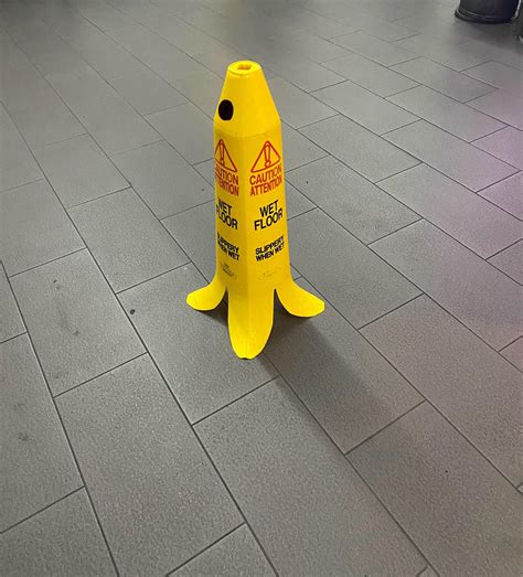 Banana wet floor sign, slippery when wet. : r/mildlyinteresting