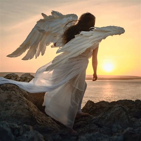 How to Recognize an Angel in Human Form? - Insight state