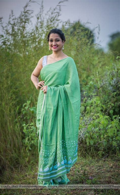 Mugdha Muslin-Cotton Hand-Painted Swans Saree – EAST & GRACE