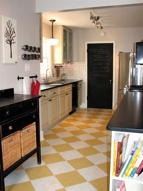 The Granite Gurus: 10 Kitchens with Checkerboard Floors