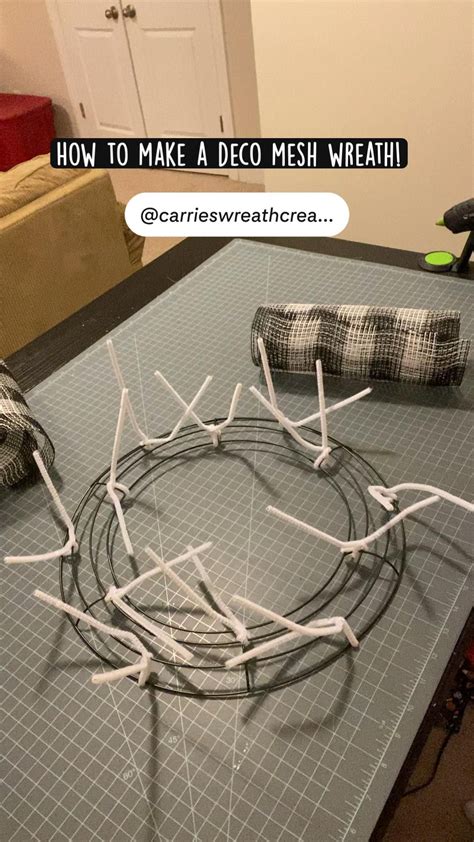 Square Deco Mesh Wreath 的图像结果