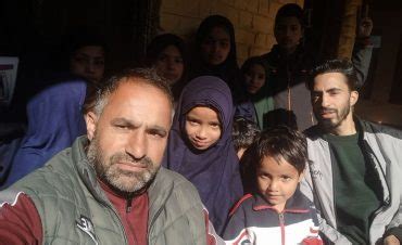 Selfie with Students - Self4Society