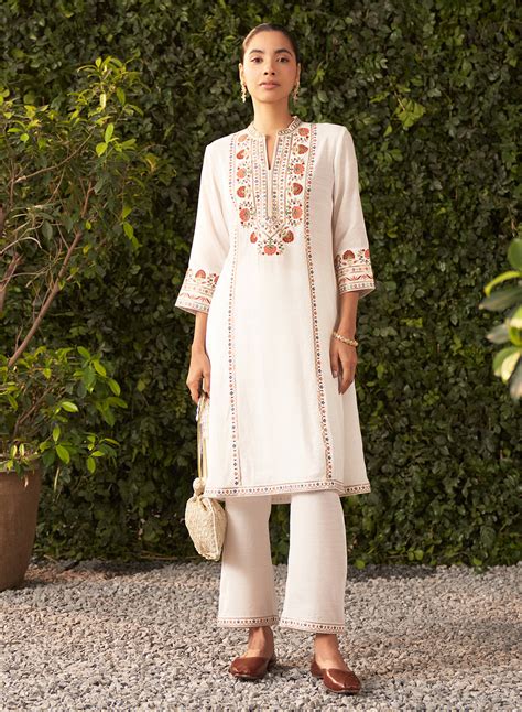 Ethnic Elegance with Lakshita’s Sasha Embroidered Set