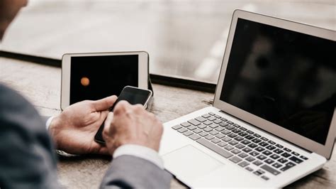 Using 2010s Tech 的图像结果