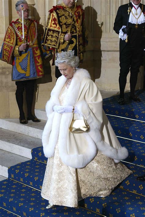 英国安妮公主70岁美得精致，穿搭时髦靓丽，不愧是王室时尚icon_腾讯新闻