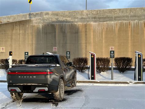 Gateway Travel Plaza (1) | Breezewood, PA | EV Station