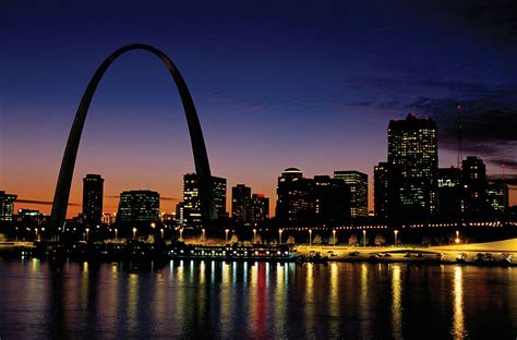 Building Gateway Arch