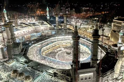 Massive crowds circle Holy Kaaba as Hajj begins in Saudi heat - Pakistan Observer