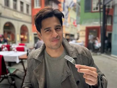 From Ranveer to Shahid: Bollywood men's fashion in 2025 - Bollywood men ...