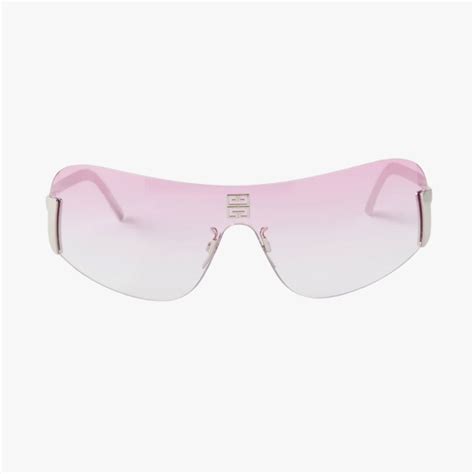 Gas station sunglasses: Kim Kardashian was spotted wearing the season's ...