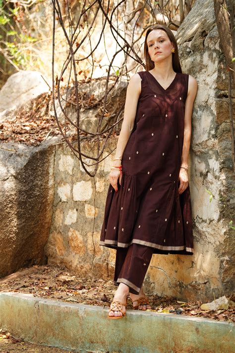 The Dark Loom Kurta Set | Handwoven Cotton Kurta Set by Taram
