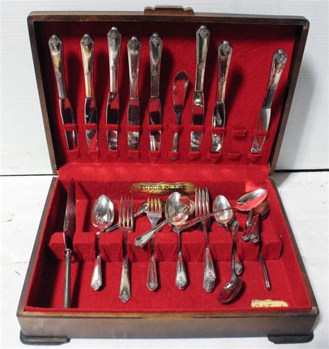 VINTAGE ONEIDA COMMUNITY TUDOR SILVERWARE SET